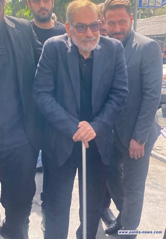 أول ظهور للأدميرال شمخاني بعد العدوان الإسرائيلي خلال تشييع الشهداء